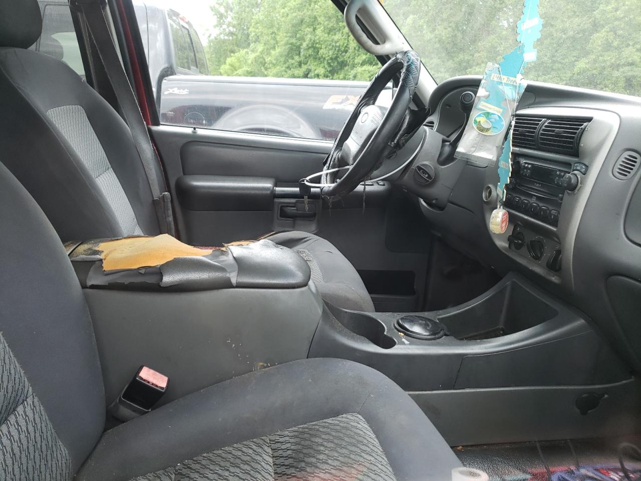 Photo 5 from auction – 2004 FORD EXPLORER S with VIN 1FMZU67K44UB81233