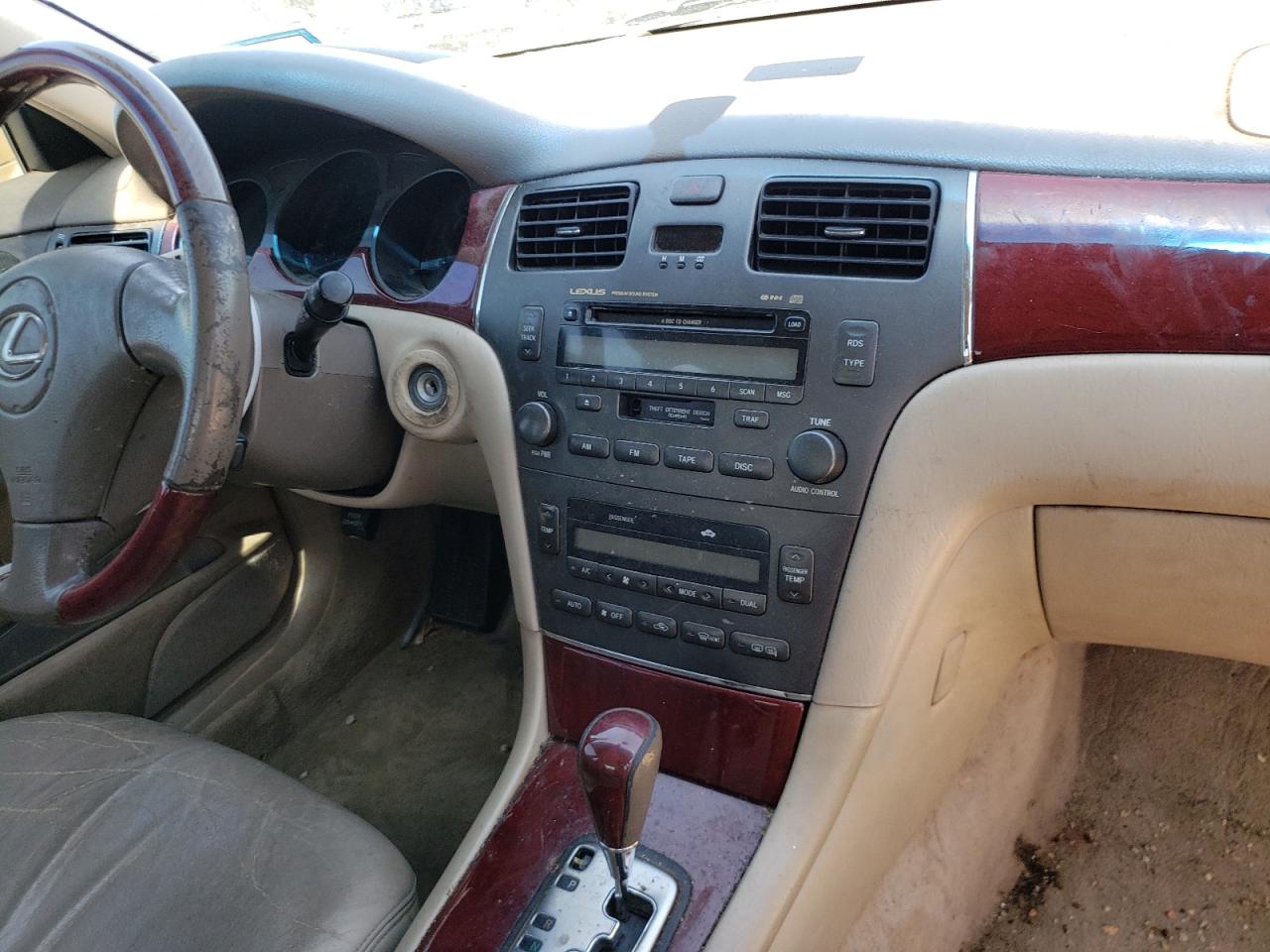 Photo 9 from auction – 2002 LEXUS ES 300 with VIN JTHBF30G320045151