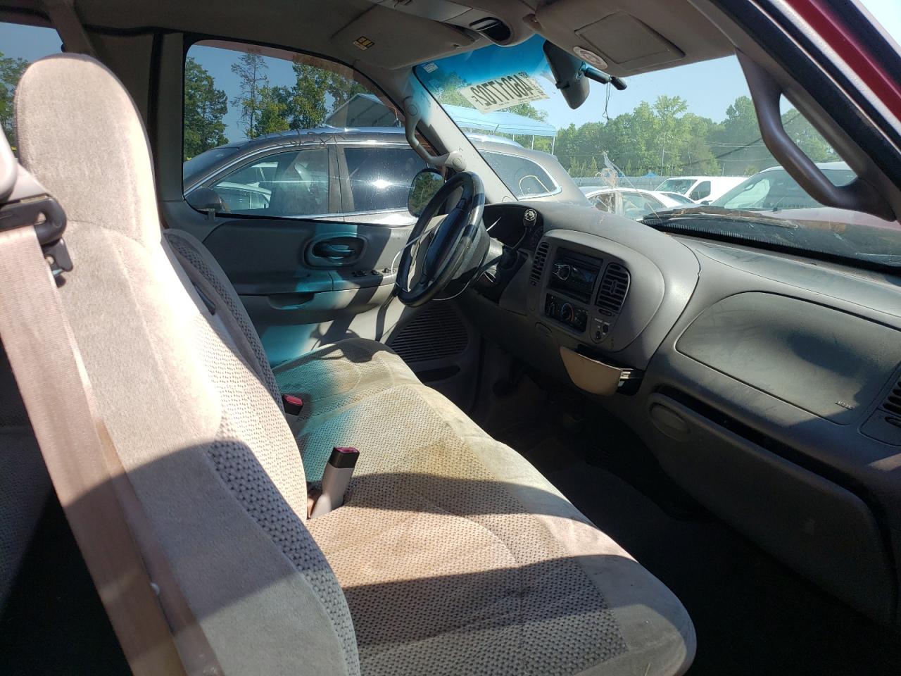 Photo 5 from auction – 2000 FORD F150 with VIN 1FTRX07L9YKA26518