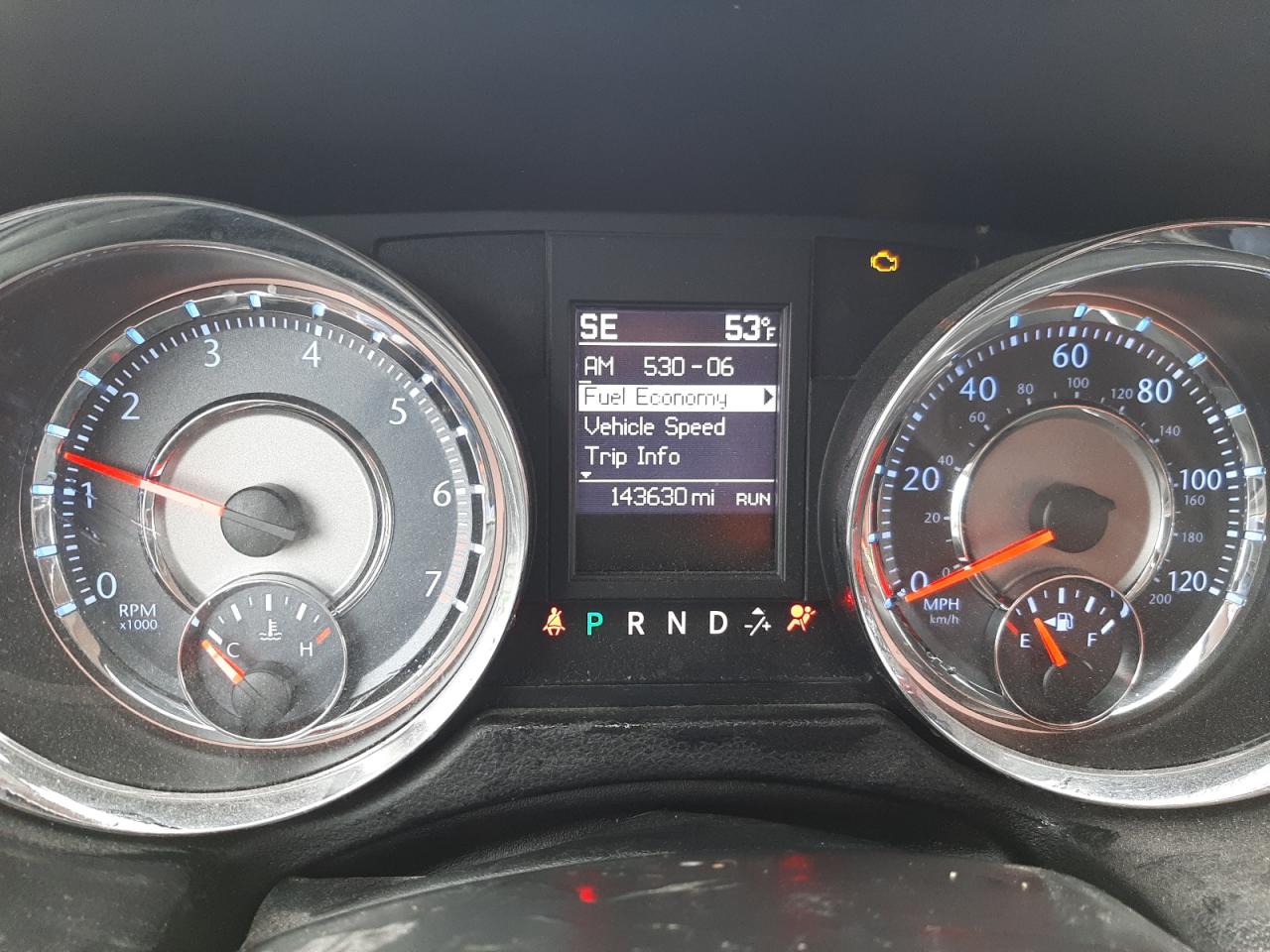 Photo 8 from auction – 2014 CHRYSLER TOWN & COU with VIN 2C4RC1BGXER396272