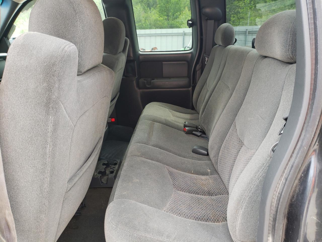 Photo 6 from auction – 2003 CHEVROLET SILVERADO with VIN 2GCEC19T331402832