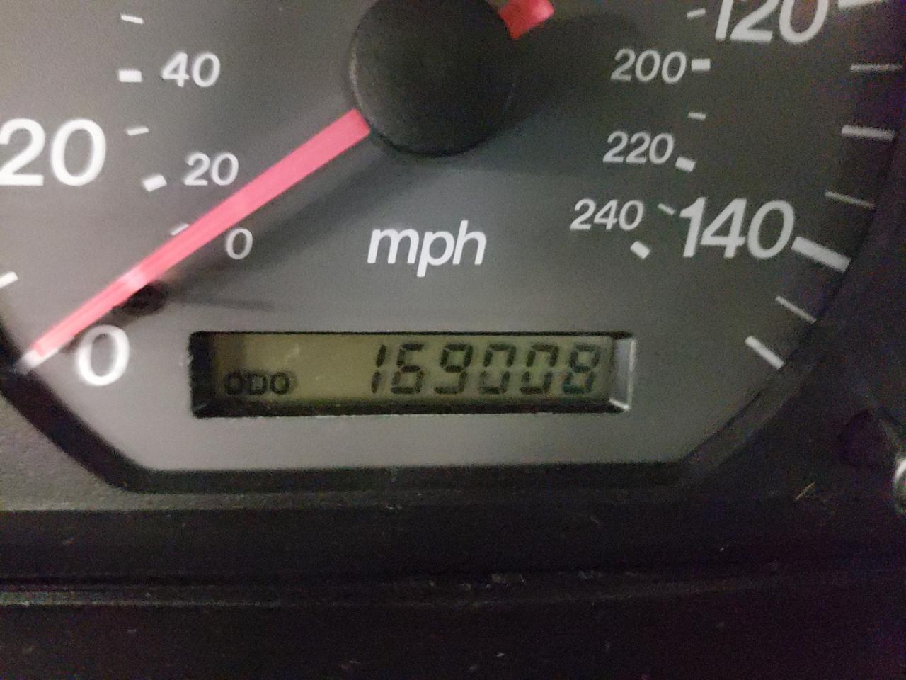 Photo 8 from auction – 2002 MAZDA 626 LX with VIN 1YVGF22C725306984