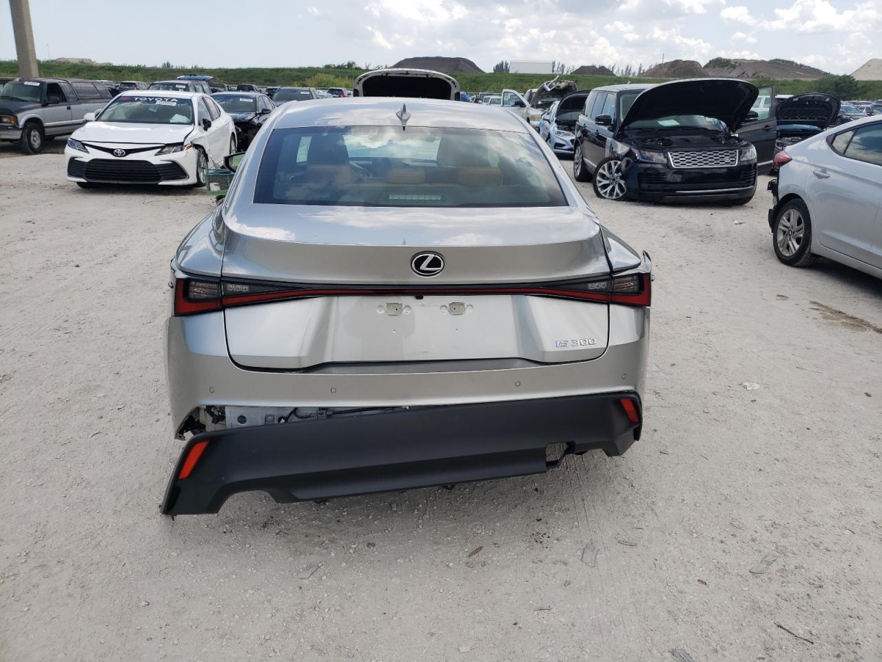 Photo 9 from auction – 2021 LEXUS IS 300 with VIN JTHCA1D21M5111353