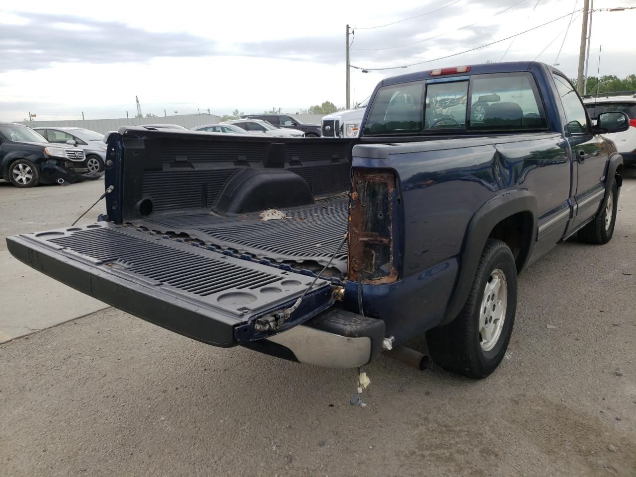 Photo 4 from auction – 2000 CHEVROLET SILVERADO with VIN 1GCEC14T1YE186198