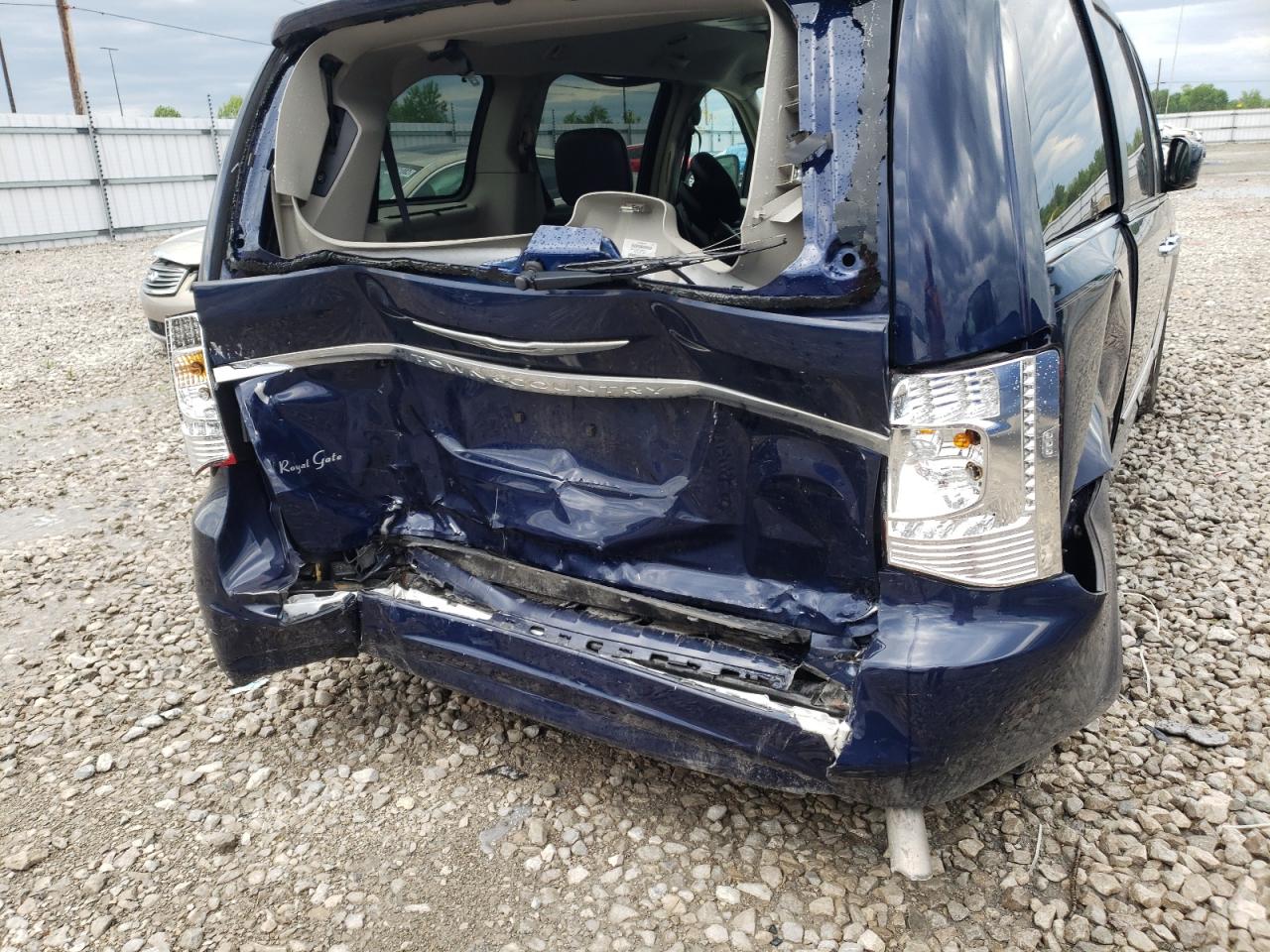 Photo 9 from auction – 2015 CHRYSLER TOWN & COU with VIN 2C4RC1BG4FR574114