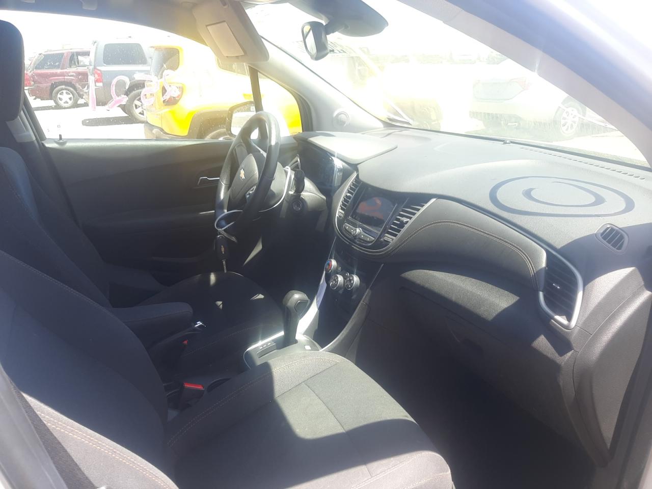 Photo 5 from auction – 2019 CHEVROLET TRAX LS with VIN 3GNCJKSB0KL212172