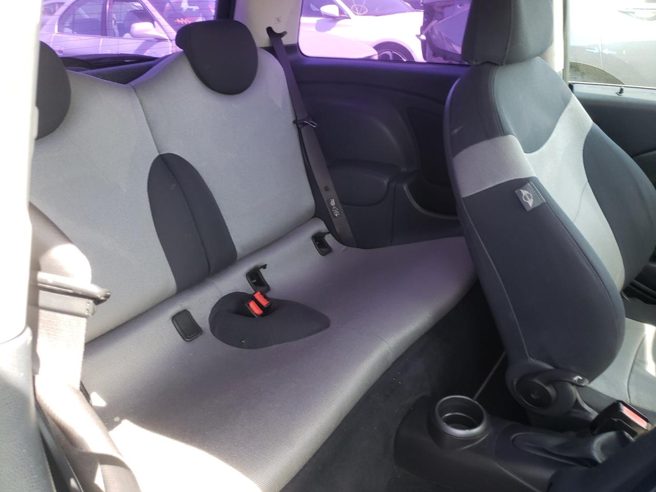 Photo 6 from auction – 2005 MINI COOPER with VIN WMWRC33515TJ72984