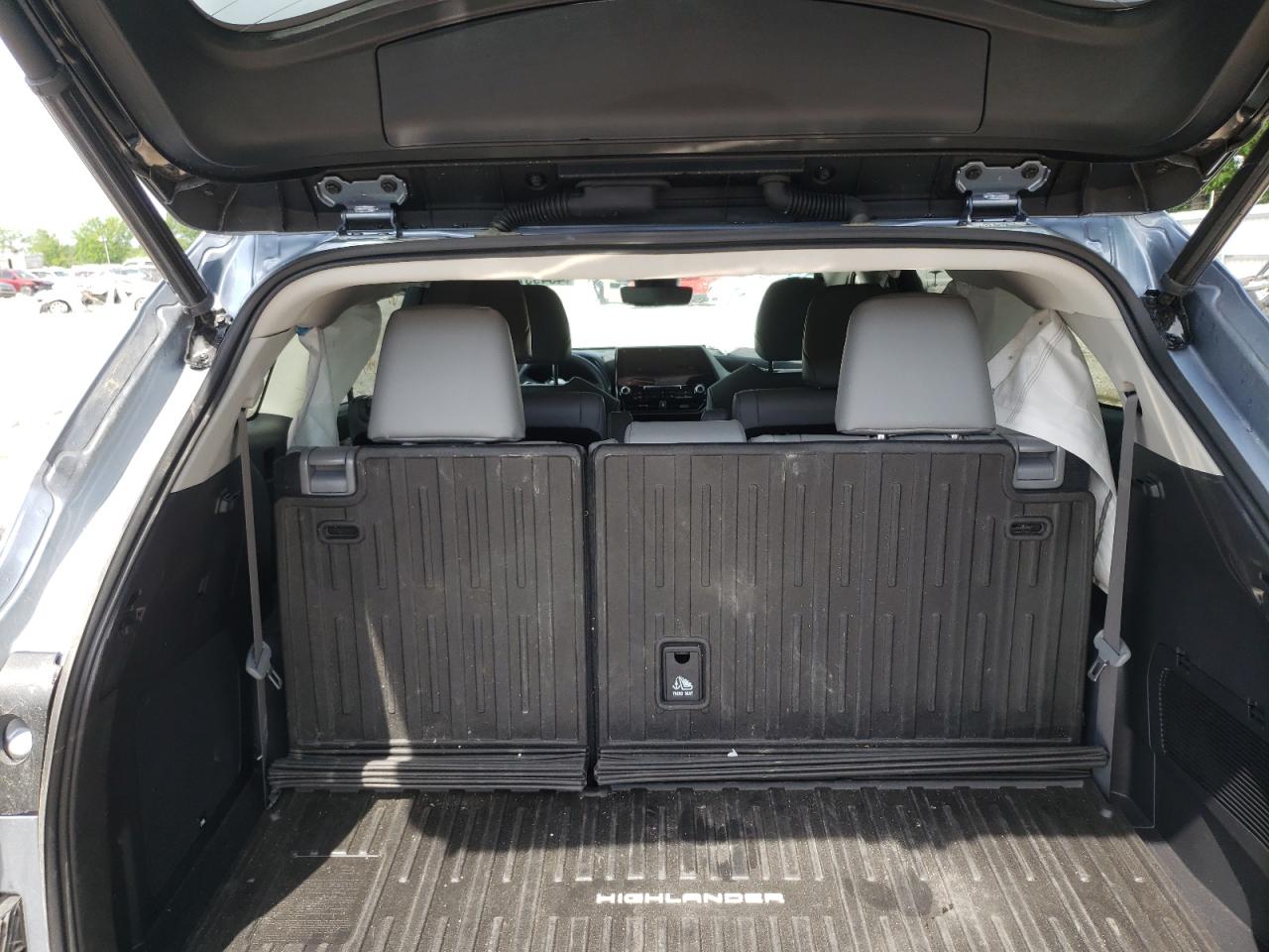 Photo 6 from auction – 2021 TOYOTA HIGHLANDER with VIN 5TDDZRBH1MS147378