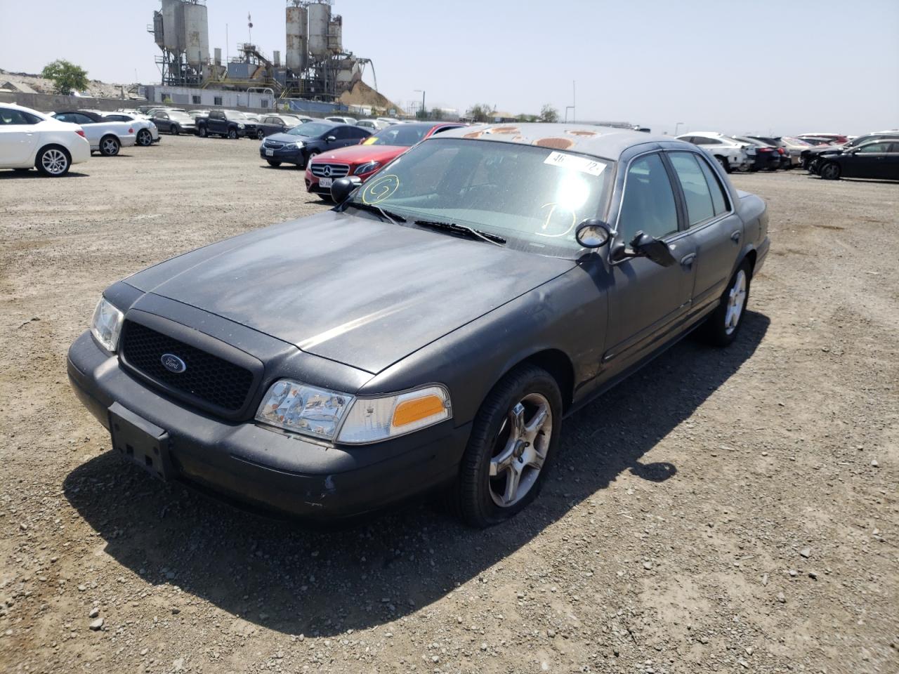Photo 2 from auction – 2005 FORD CROWN VICT with VIN 2FAHP71W75X169151