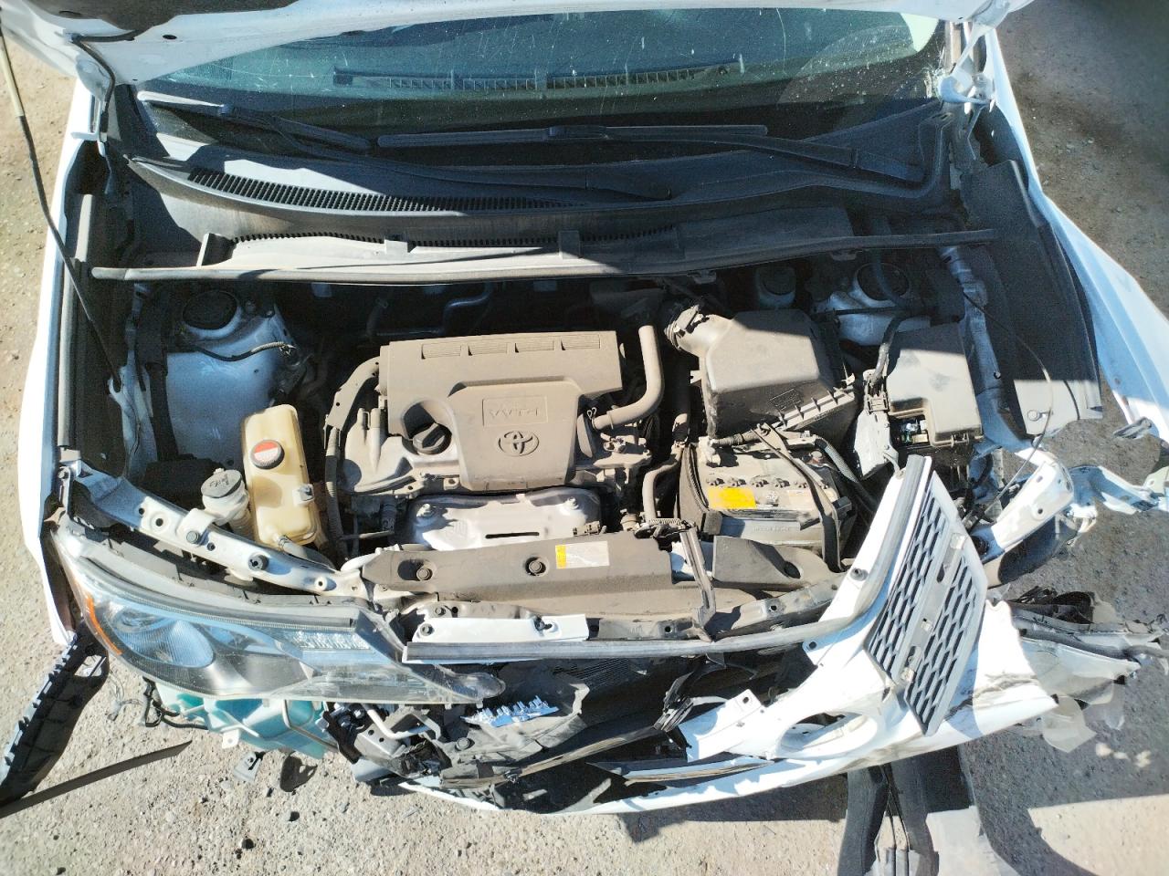 Photo 7 from auction – 2015 TOYOTA RAV4 LE with VIN JTMBFREV2FD171950