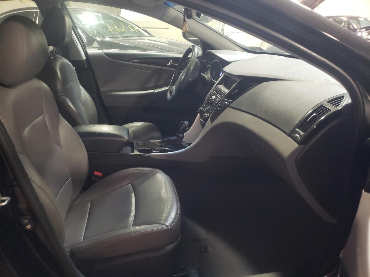 Photo 15 from auction – 2011 HYUNDAI SONATA SE with VIN 5NPEC4AC1BH141257