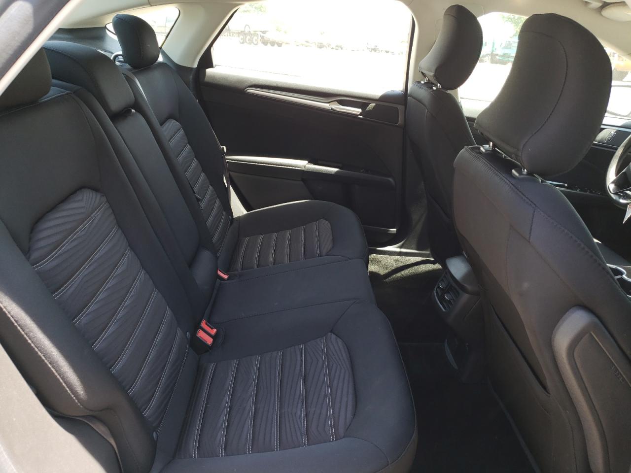 Photo 6 from auction – 2016 FORD FUSION SE with VIN 3FA6P0HD1GR124842