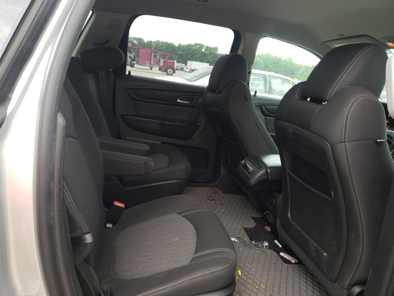 Photo 6 from auction – 2014 CHEVROLET TRAVERSE L with VIN 1GNKRHKD3EJ110403