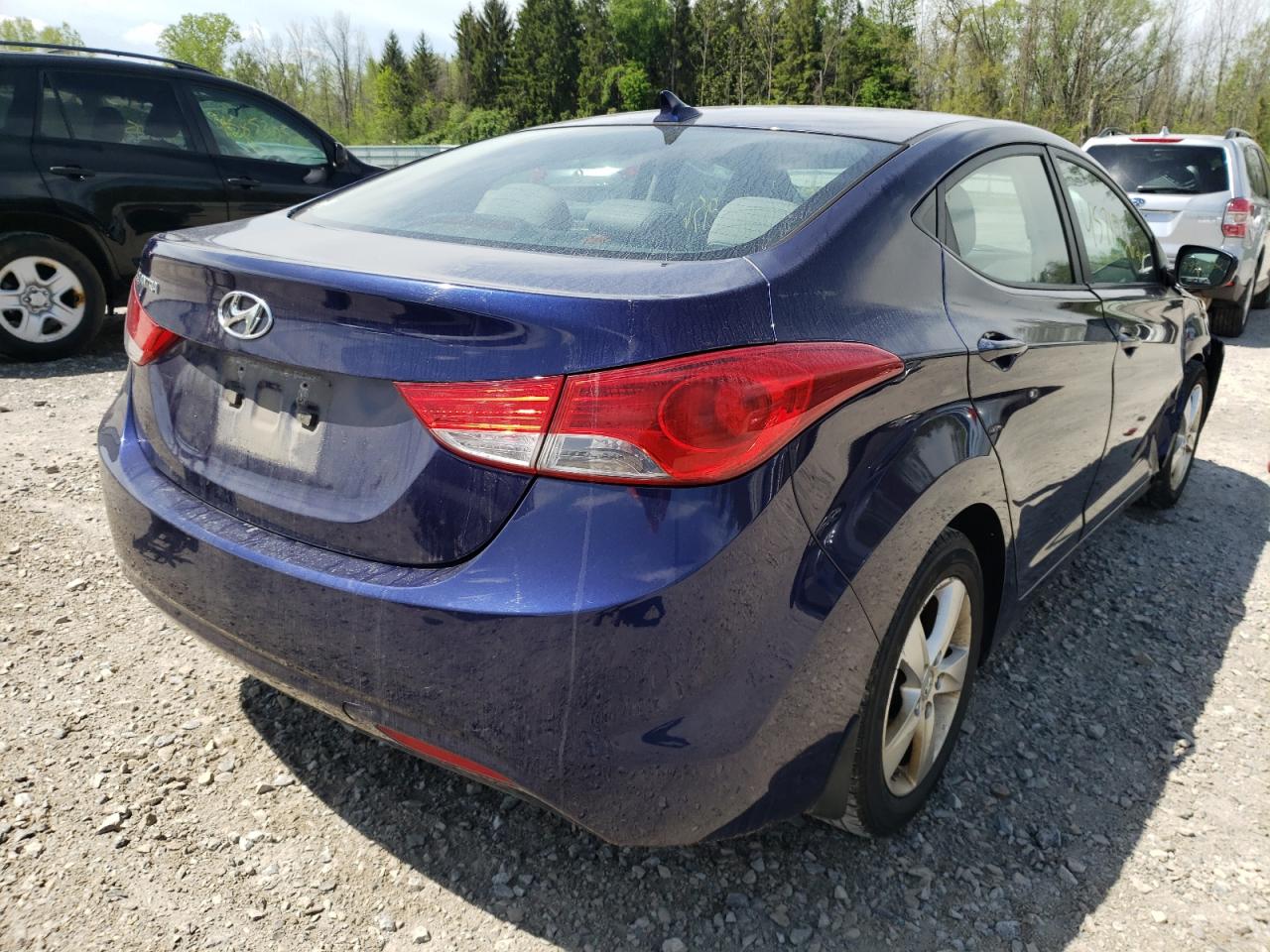 Photo 4 from auction – 2012 HYUNDAI ELANTRA GL with VIN 5NPDH4AE2CH110910