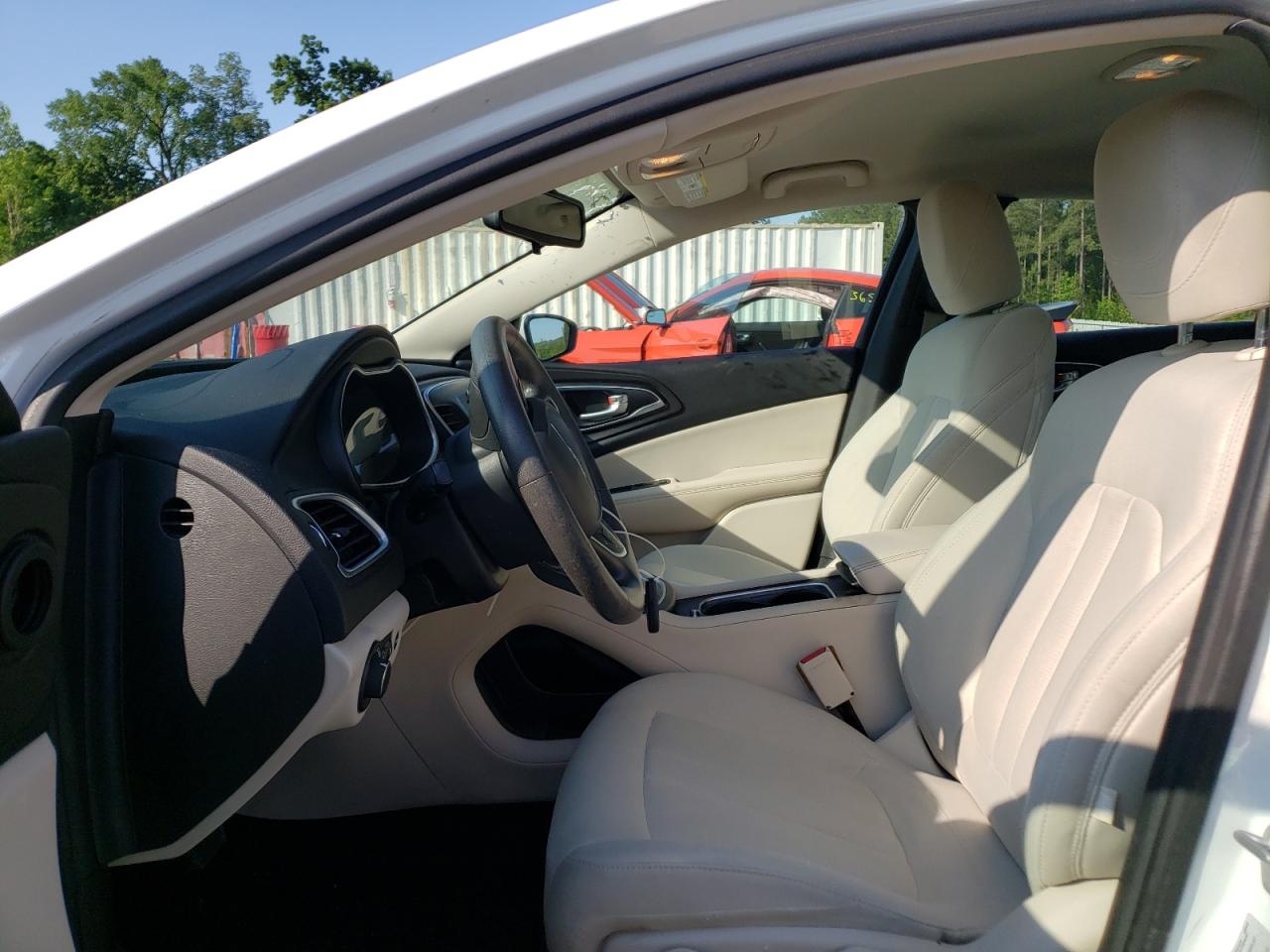 Photo 5 from auction – 2016 CHRYSLER 200 LIMITE with VIN 1C3CCCAB5GN137457