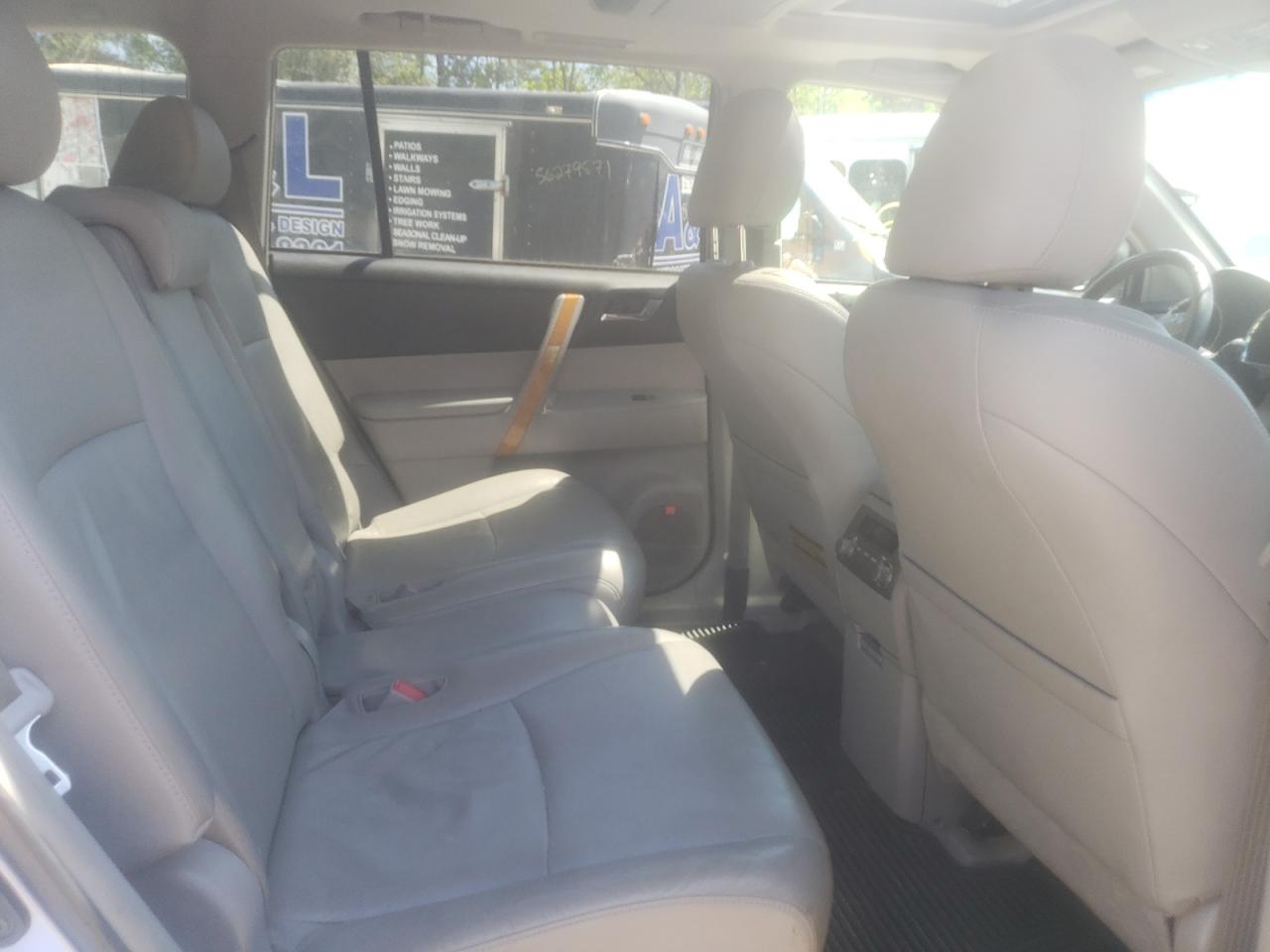 Photo 6 from auction – 2008 TOYOTA HIGHLANDER with VIN JTEEW44A182011793