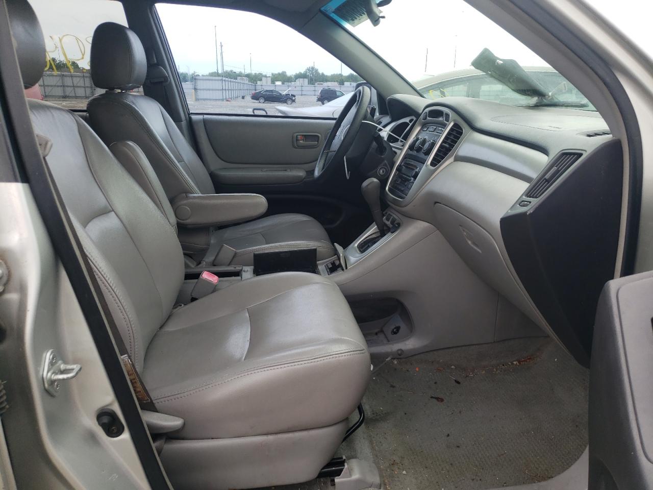 Photo 5 from auction – 2004 TOYOTA HIGHLANDER with VIN JTEDP21A040033517