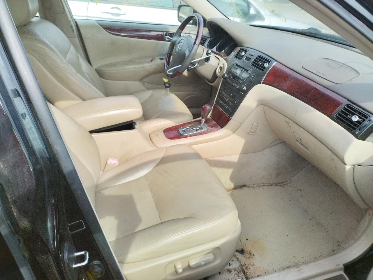 Photo 5 from auction – 2004 LEXUS ES 330 with VIN JTHBA30G745024100