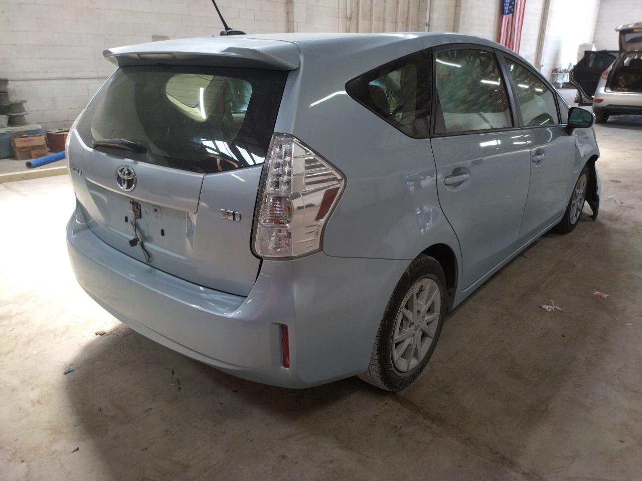 Photo 4 from auction – 2013 TOYOTA PRIUS V with VIN JTDZN3EU5D3269573