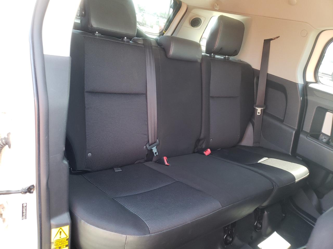 Photo 6 from auction – 2013 TOYOTA FJ CRUISER with VIN JTEBU4BF9DK154038