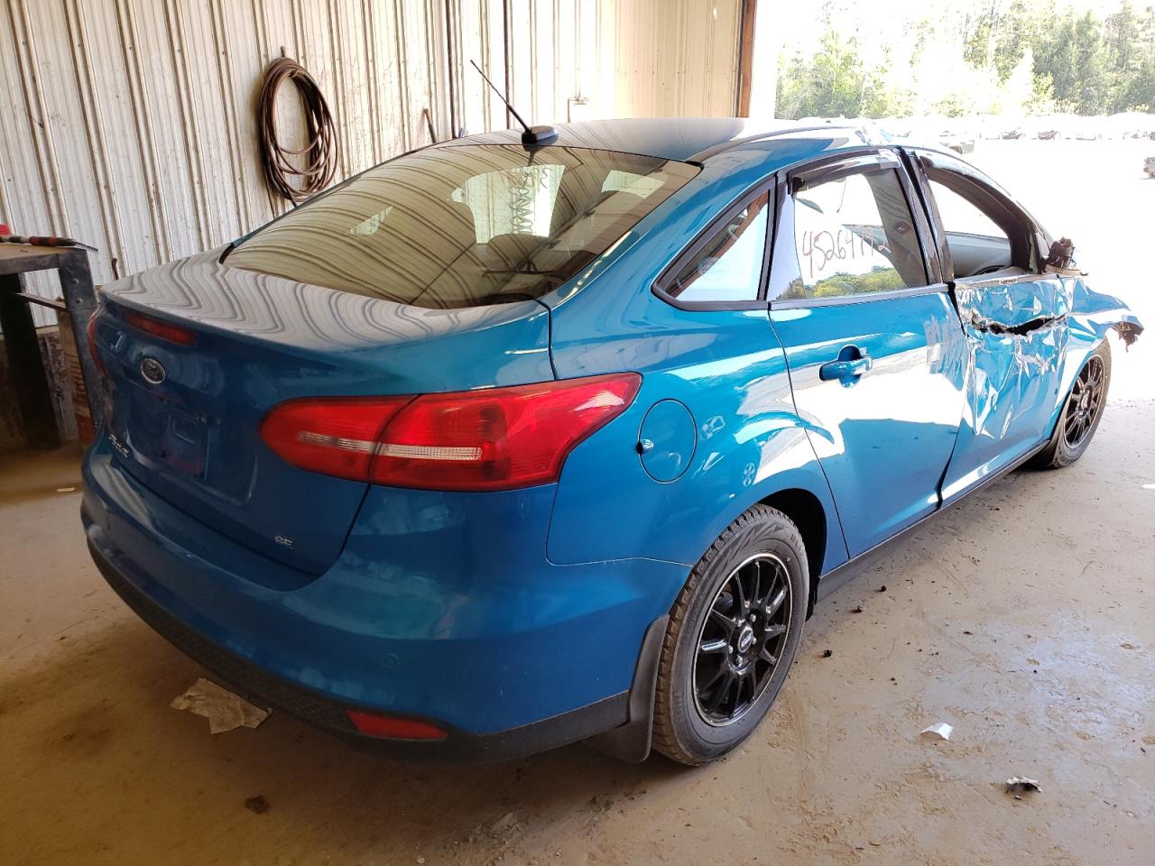 Photo 4 from auction – 2016 FORD FOCUS SE with VIN 1FADP3F25GL226492