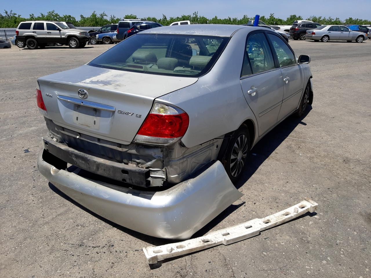 Photo 17 from auction – 2005 TOYOTA CAMRY LE with VIN 4T1BE32K95U977918