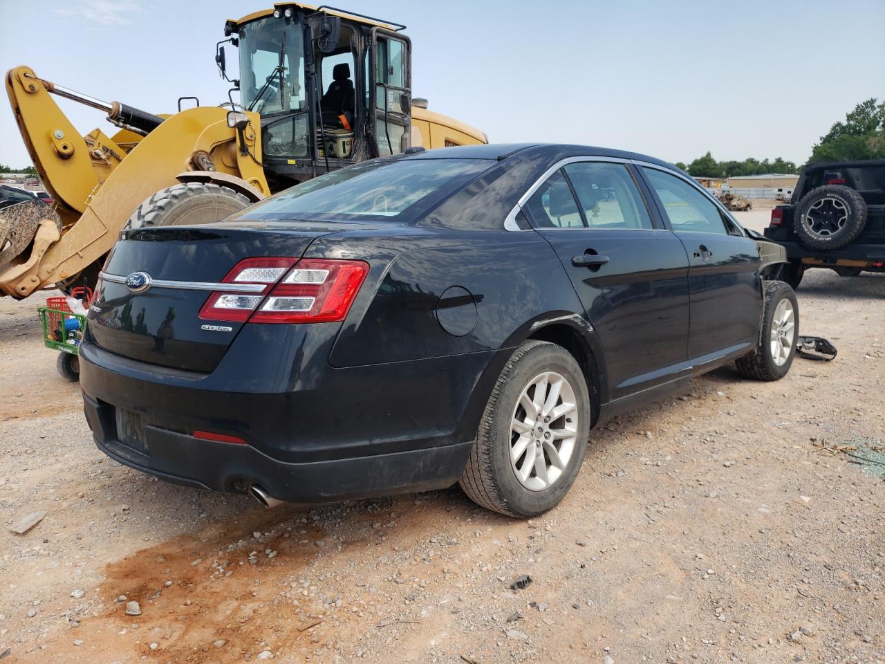 Photo 4 from auction – 2014 FORD TAURUS SE with VIN 1FAHP2D8XEG150941
