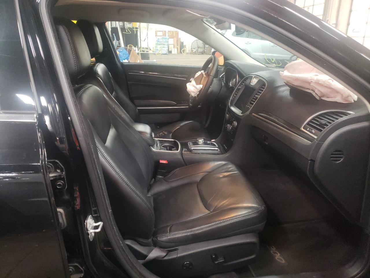 Photo 5 from auction – 2017 CHRYSLER 300 LIMITE with VIN 2C3CCARG8HH591488