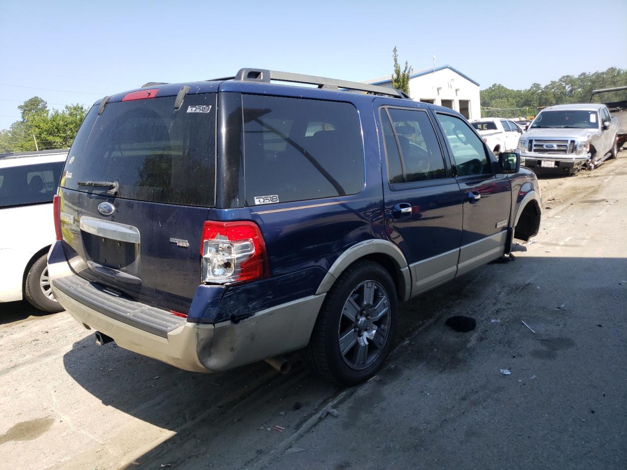 Photo 4 from auction – 2007 FORD EXPEDITION with VIN 1FMFU17597LA04414