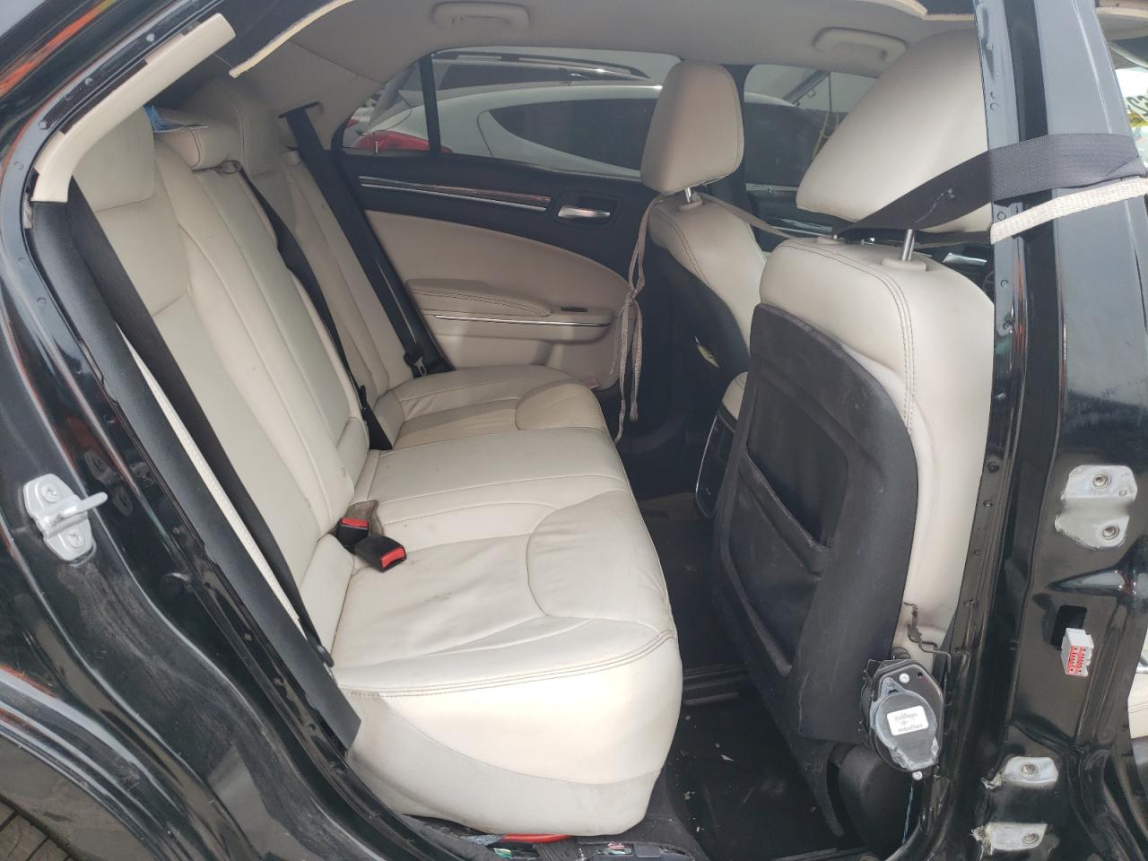 صورة رقم 6 من المزاد - 2015 CHRYSLER 300 LIMITE مع VIN 2C3CCAAG1FH749436