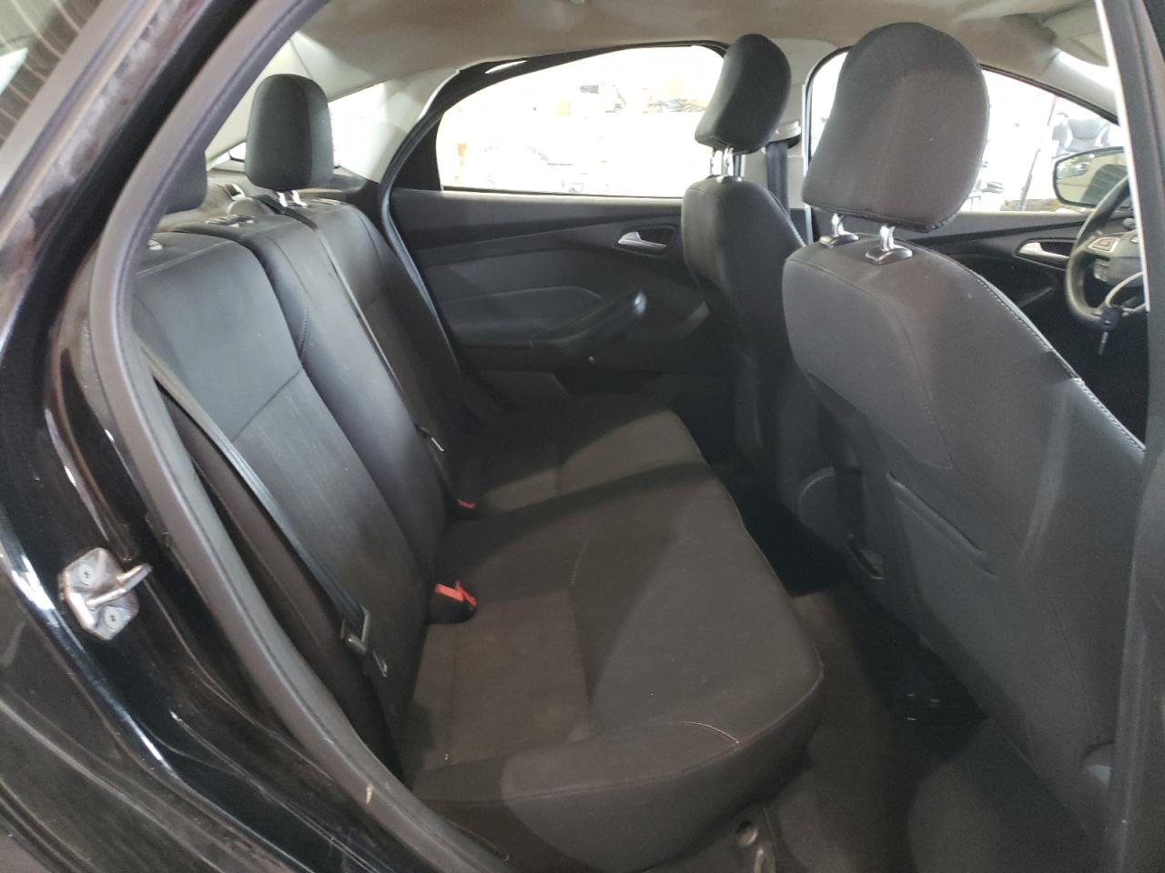 Photo 6 from auction – 2015 FORD FOCUS SE with VIN 1FADP3F23FL216882