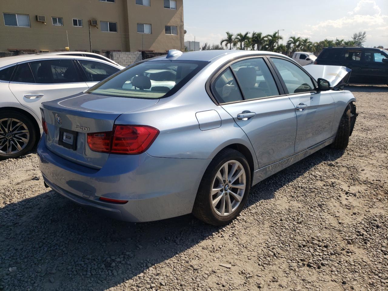 Photo 4 from auction – 2014 BMW 320 I with VIN WBA3B1C51EP678661