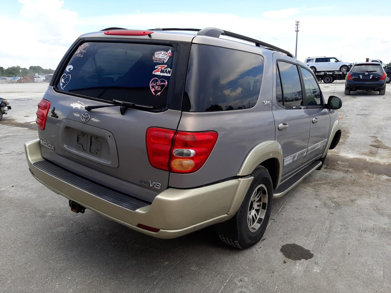 Photo 14 from auction – 2001 TOYOTA SEQUOIA SR with VIN 5TDZT34A91S030034