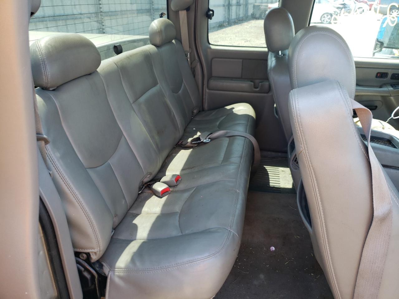 Photo 6 from auction – 2005 CHEVROLET SILVERADO with VIN 2GCEC19T351140118