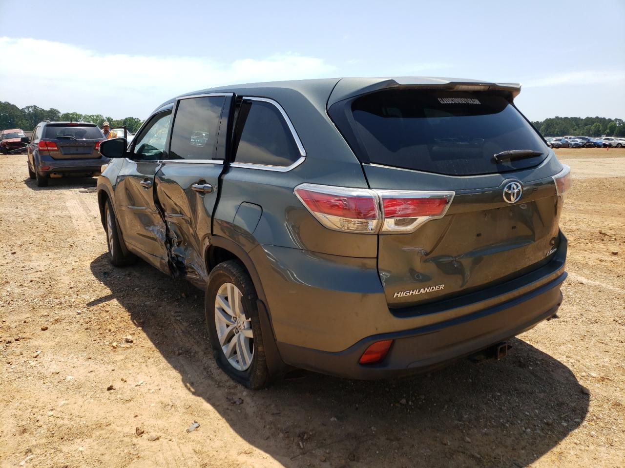 Photo 3 from auction – 2014 TOYOTA HIGHLANDER with VIN 5TDBKRFH4ES054040