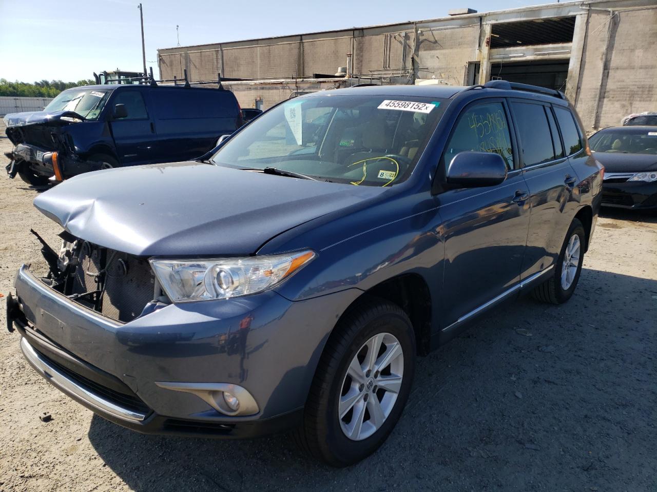 Photo 2 from auction – 2012 TOYOTA HIGHLANDER with VIN 5TDBK3EH0CS125410