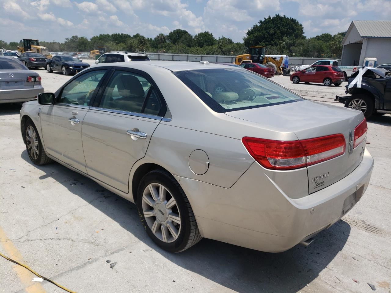Zdjęcie 3 z aukcji – 2010 LINCOLN MKZ z VIN 3LNHL2GC3AR751659