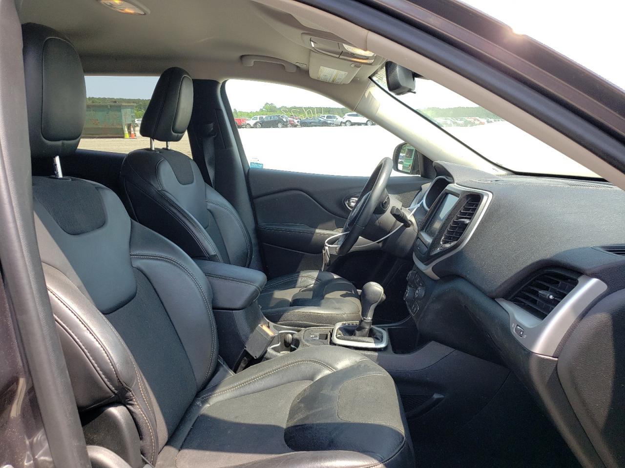 Photo 5 from auction – 2018 JEEP CHEROKEE L with VIN 1C4PJLLB8JD511895