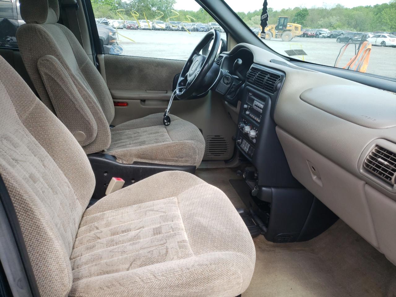 Photo 5 from auction – 2002 PONTIAC MONTANA with VIN 1GMDX03E22D271928