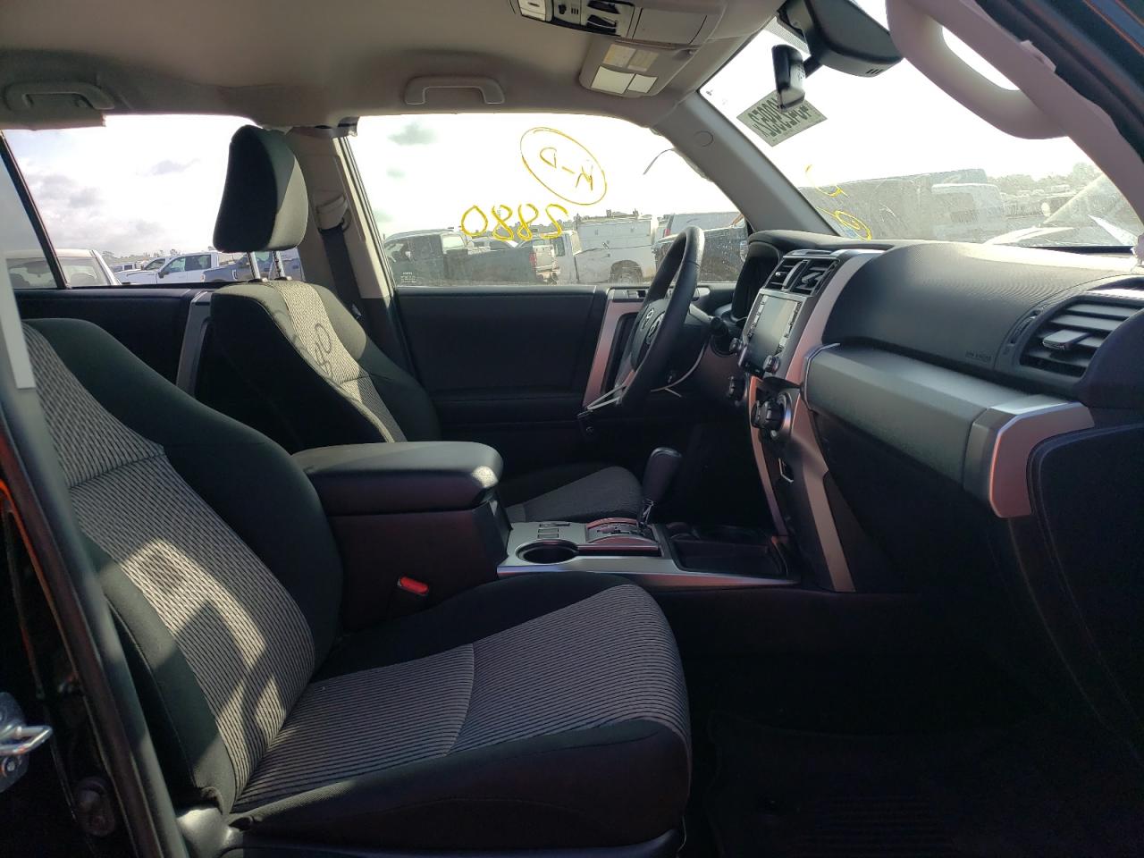 Photo 5 from auction – 2022 TOYOTA 4RUNNER SR with VIN JTEEU5JR0N5254673