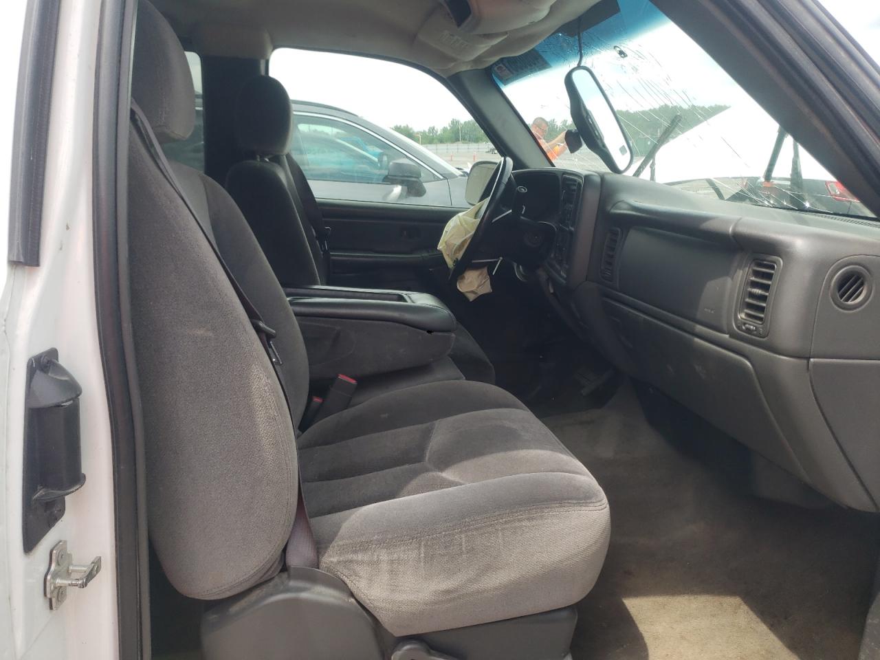 Photo 5 from auction – 2005 GMC NEW SIERRA with VIN 2GTEC19T151397939
