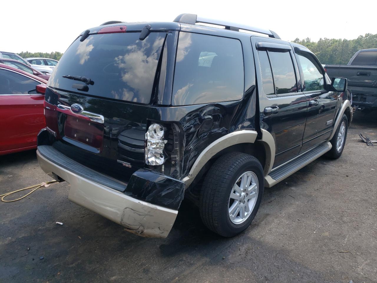 Photo 4 from auction – 2007 FORD EXPLORER E with VIN 1FMEU64827UB12973
