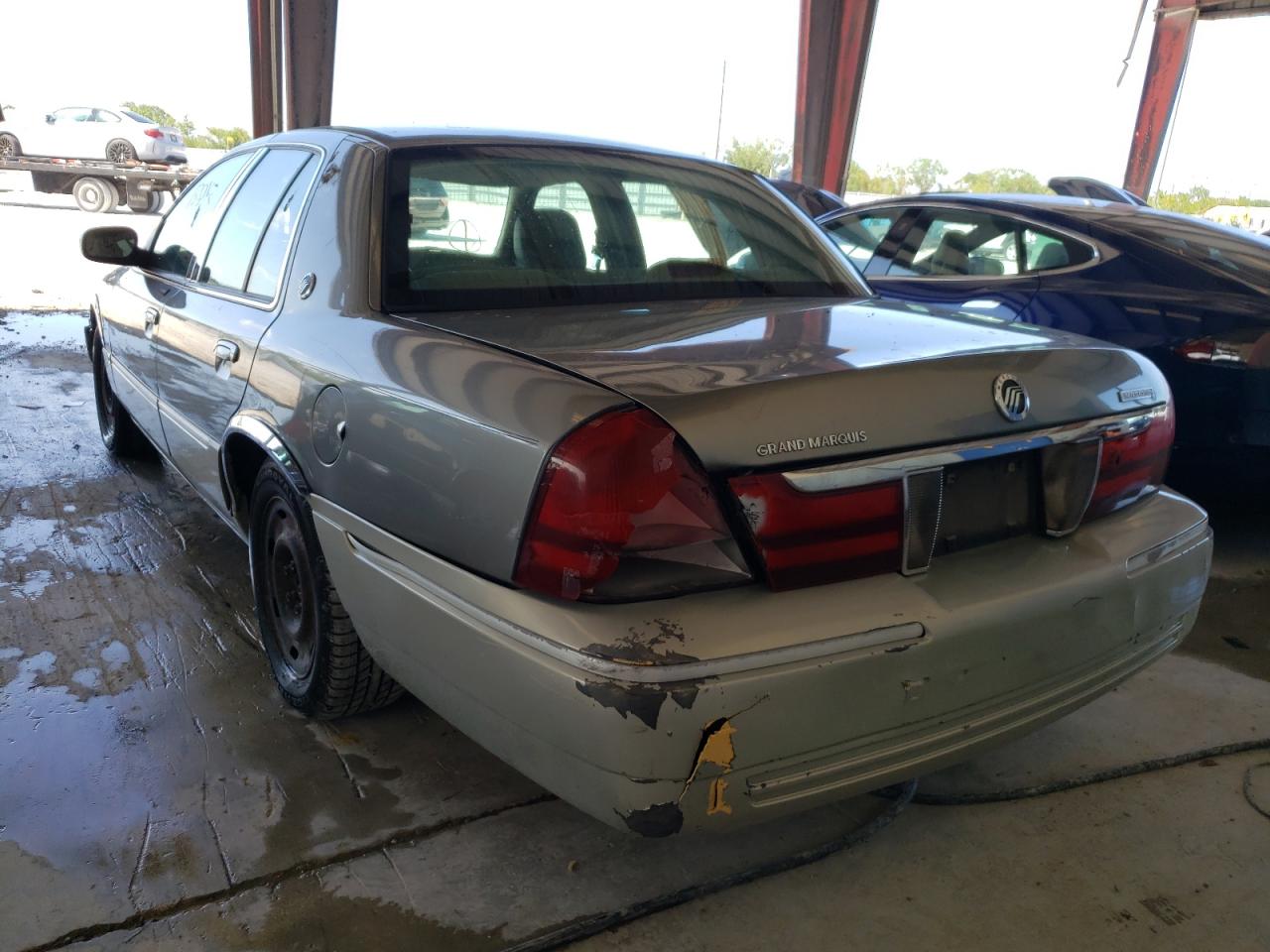 Photo 3 from auction – 2004 MERCURY GRAND MARQ with VIN 2MEFM74W14X657532