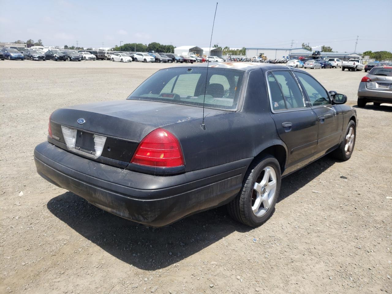 Photo 4 from auction – 2005 FORD CROWN VICT with VIN 2FAHP71W75X169151