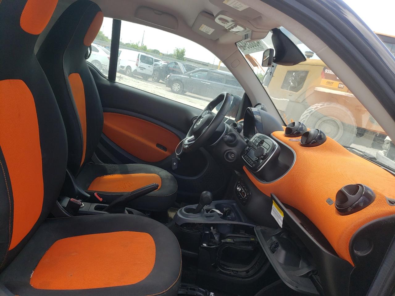 Photo 5 from auction – 2016 SMART FORTWO with VIN WMEFJ5DAXGK057796