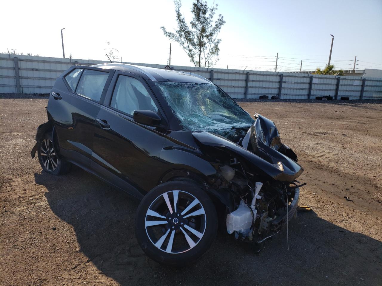 NISSAN KICKS S 2018 with VIN 3N1CP5CU0JL543795 - Photo from auction