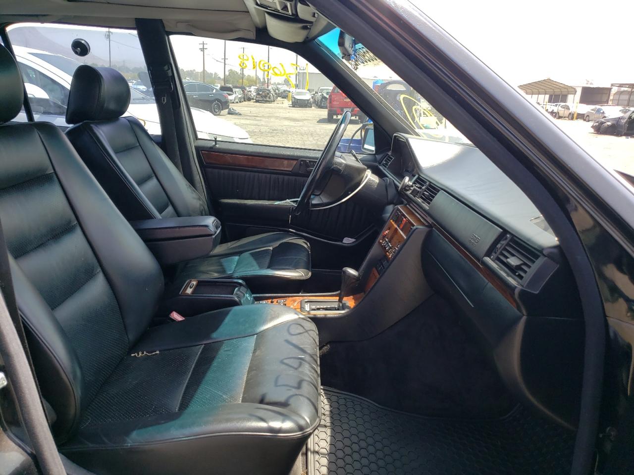 Photo 5 from auction – 1993 MERCEDES-BENZ 400 E with VIN WDBEA34E4PB864976