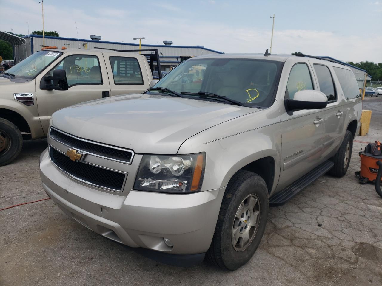 Photo 2 from auction – 2007 CHEVROLET SUBURBAN K with VIN 1GNFK16397R236347