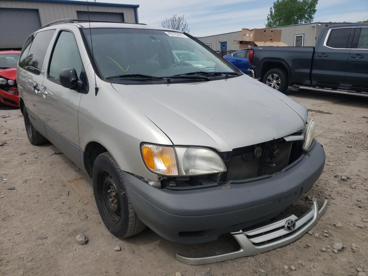 Photo 14 from auction – 2002 TOYOTA SIENNA CE with VIN 4T3ZF19CX2U498327