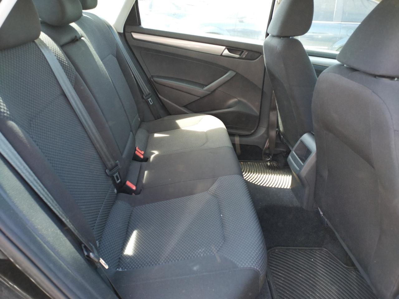 Photo 6 from auction – 2015 VOLKSWAGEN PASSAT S with VIN 1VWAT7A35FC080493